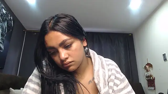 Snapshot of fairylatin222 chatting on 12.14.25 fairylatin222 online show from 12.14.25