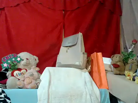 Snapshot of hottieperla chatting on 10.25.25 hottieperla online show from 10.25.25