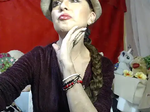 Snapshot of hottieperla chatting on 11.13.25 hottieperla online show from 11.13.25
