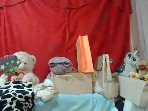 Snapshot of hottieperla chatting on 11.17.25 hottieperla online show from 11.17.25