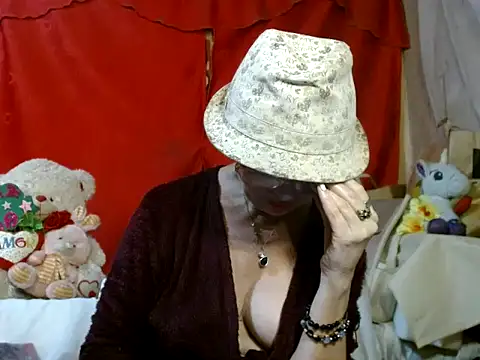 Snapshot of hottieperla chatting on 01.15.26 hottieperla online show from 01.15.26