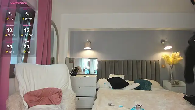 Snapshot of Awesome_Jolie chatting on 10.23.25 Awesome Jolie online show from 10.23.25