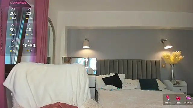 Snapshot of Awesome_Jolie chatting on 10.31.25 Awesome Jolie online show from 10.31.25