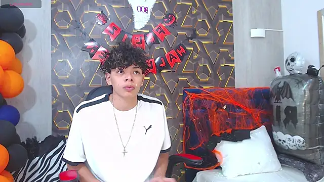 Snapshot of Harry_jhonsson chatting on 10.22.25 Harry jhonsson online show from 10.22.25