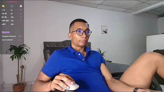 Snapshot of Aaronblack1_ chatting on 06.19.26 Aaronblack1 online show from 06.19.26