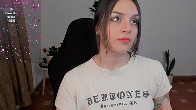 Snapshot of anaveleeez chatting on 12.10.24 anaveleeez online show from 12.10.24