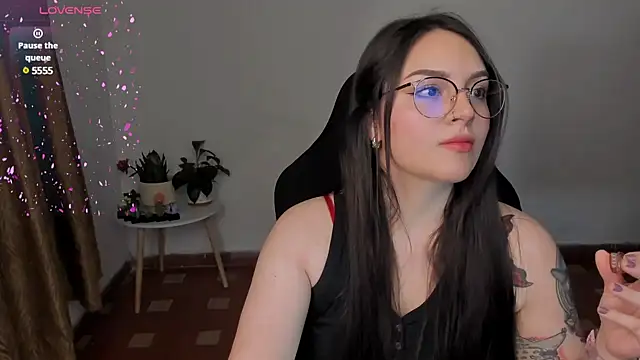 Snapshot of anaveleeez chatting on 01.18.25 anaveleeez online show from 01.18.25