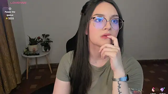 Snapshot of anaveleeez chatting on 03.08.25 anaveleeez online show from 03.08.25