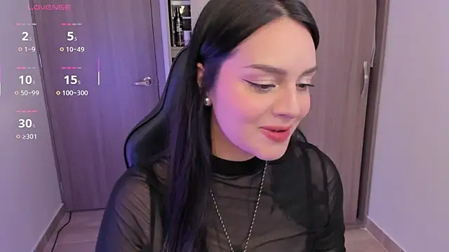 Snapshot of anaveleeez chatting on 12.17.25 anaveleeez online show from 12.17.25