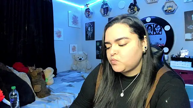 Snapshot of Luise_Meyrink chatting on 10.22.25 Luise Meyrink online show from 10.22.25