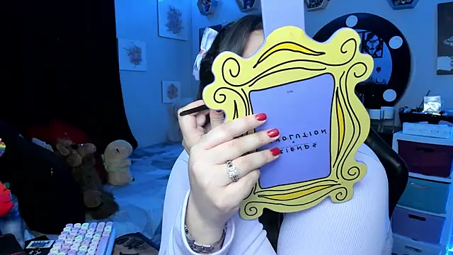 Snapshot of Luise_Meyrink chatting on 10.24.25 Luise Meyrink online show from 10.24.25