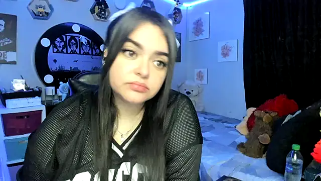 Snapshot of Luise_Meyrink chatting on 10.25.25 Luise Meyrink online show from 10.25.25