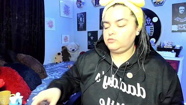 Snapshot of Luise_Meyrink chatting on 11.20.25 Luise Meyrink online show from 11.20.25