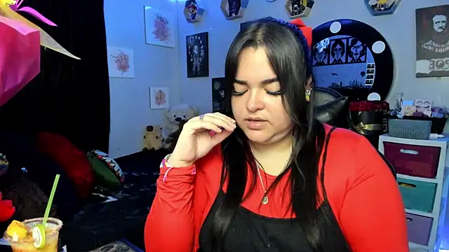 Snapshot of Luise_Meyrink chatting on 12.14.25 Luise Meyrink online show from 12.14.25