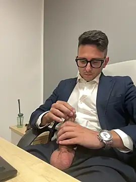 Snapshot of masterboss_ chatting on 10.28.25 masterboss online show from 10.28.25