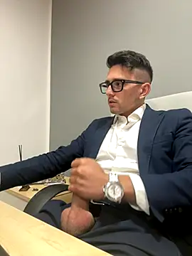 Snapshot of masterboss_ chatting on 10.29.25 masterboss online show from 10.29.25