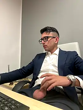 Snapshot of masterboss_ chatting on 10.30.25 masterboss online show from 10.30.25