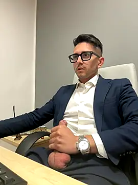 Snapshot of masterboss_ chatting on 10.31.25 masterboss online show from 10.31.25