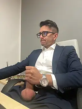 Snapshot of masterboss_ chatting on 11.03.25 masterboss online show from 11.03.25