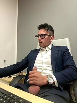 Snapshot of masterboss_ chatting on 11.05.25 masterboss online show from 11.05.25