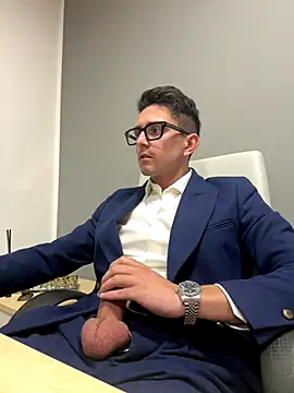 Snapshot of masterboss_ chatting on 11.08.25 masterboss online show from 11.08.25