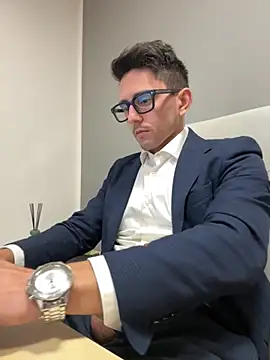 Snapshot of masterboss_ chatting on 11.13.25 masterboss online show from 11.13.25