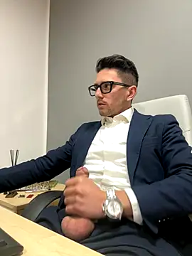 Snapshot of masterboss_ chatting on 11.24.25 masterboss online show from 11.24.25