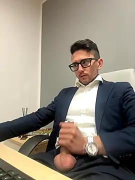 Snapshot of masterboss_ chatting on 11.28.25 masterboss online show from 11.28.25