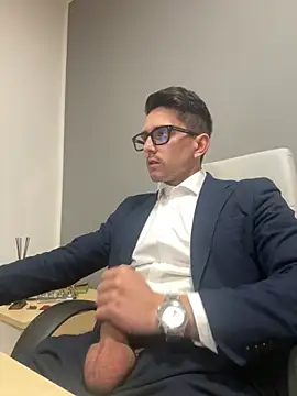 Snapshot of masterboss_ chatting on 12.01.25 masterboss online show from 12.01.25