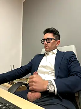 Snapshot of masterboss_ chatting on 12.02.25 masterboss online show from 12.02.25