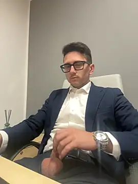 Snapshot of masterboss_ chatting on 12.03.25 masterboss online show from 12.03.25