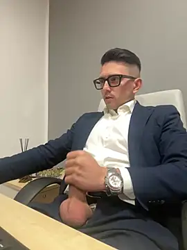 Snapshot of masterboss_ chatting on 12.05.25 masterboss online show from 12.05.25