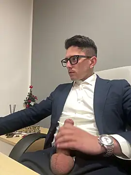 Snapshot of masterboss_ chatting on 12.15.25 masterboss online show from 12.15.25