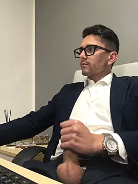 Snapshot of masterboss_ chatting on 05.06.26 masterboss online show from 05.06.26