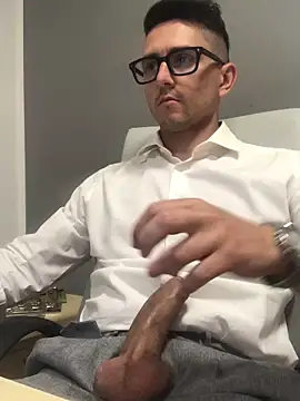 Snapshot of masterboss_ chatting on 06.15.26 masterboss online show from 06.15.26
