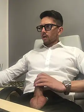 Snapshot of masterboss_ chatting on 06.24.26 masterboss online show from 06.24.26