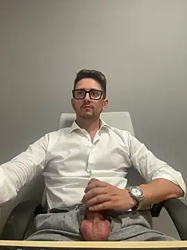Snapshot of masterboss_ chatting on 07.17.26 masterboss online show from 07.17.26