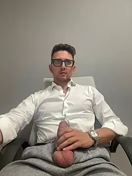 Snapshot of masterboss_ chatting on 07.23.26 masterboss online show from 07.23.26