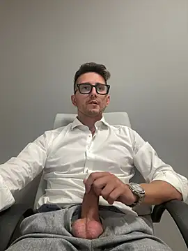 Snapshot of masterboss_ chatting on 07.27.26 masterboss online show from 07.27.26