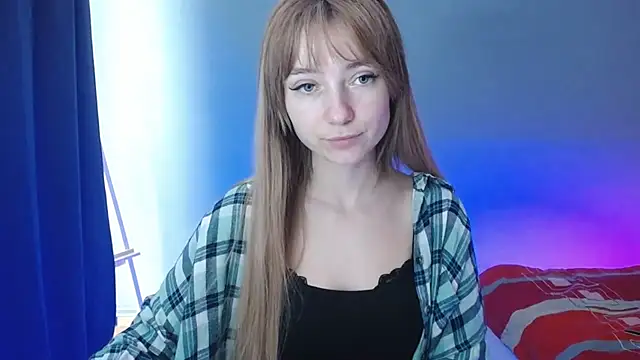 Snapshot of LuciaYoung chatting on 01.28.25 LuciaYoung online show from 01.28.25