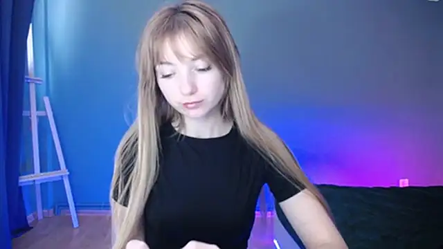 Snapshot of LuciaYoung chatting on 02.11.25 LuciaYoung online show from 02.11.25