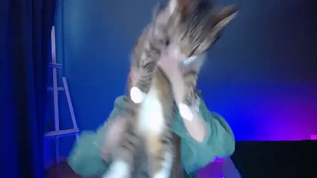 Snapshot of LuciaYoung chatting on 02.12.25 LuciaYoung online show from 02.12.25