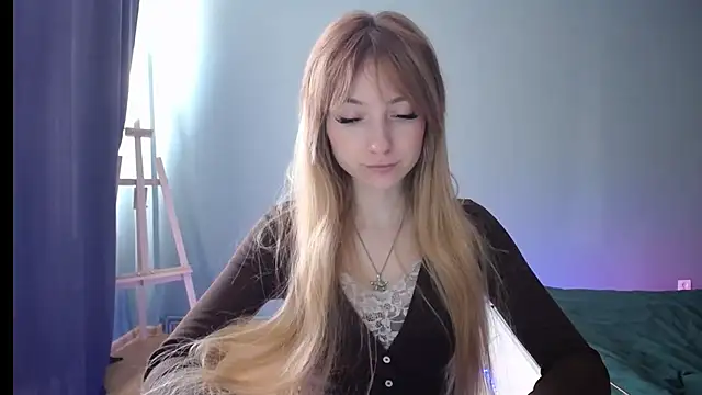 Snapshot of LuciaYoung chatting on 02.18.25 LuciaYoung online show from 02.18.25