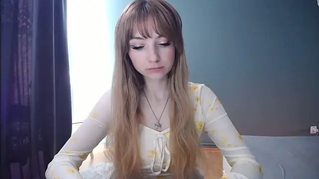 Snapshot of LuciaYoung chatting on 02.21.25 LuciaYoung online show from 02.21.25