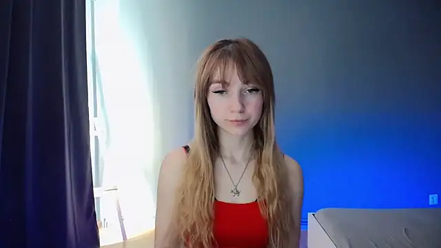 Snapshot of LuciaYoung chatting on 02.25.25 LuciaYoung online show from 02.25.25