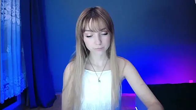 Snapshot of LuciaYoung chatting on 03.01.25 LuciaYoung online show from 03.01.25