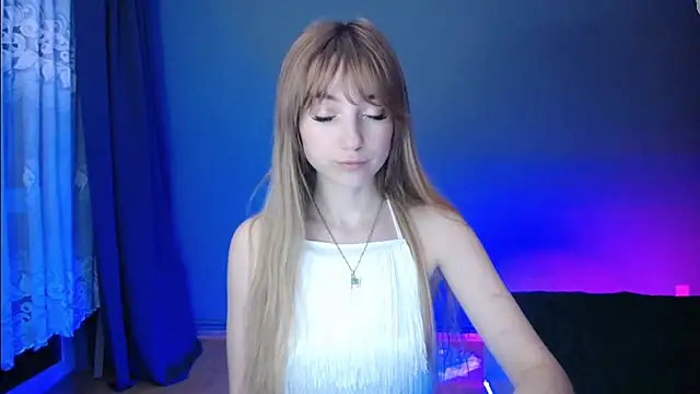 Snapshot of LuciaYoung chatting on 03.01.25 LuciaYoung online show from 03.01.25