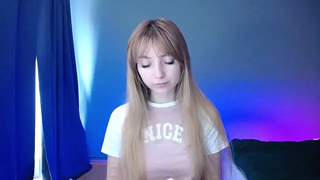 Snapshot of LuciaYoung chatting on 03.02.25 LuciaYoung online show from 03.02.25