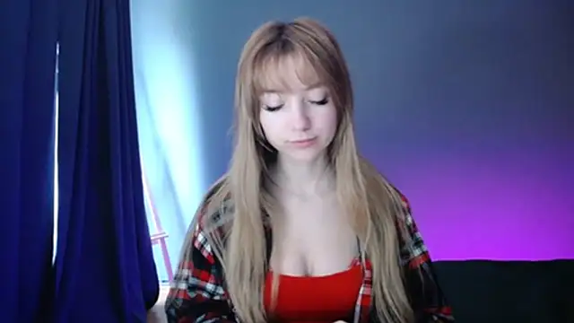 Snapshot of LuciaYoung chatting on 03.03.25 LuciaYoung online show from 03.03.25