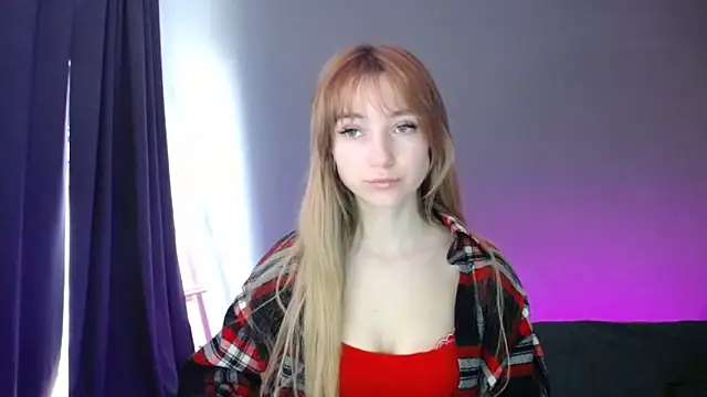 Snapshot of LuciaYoung chatting on 03.03.25 LuciaYoung online show from 03.03.25